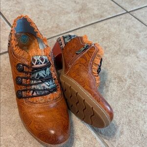 Socofy Stylish Brown Leather Ladies Shoes